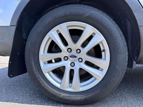 Used 2019 Ford Explorer XLT w/ Equipment Group 202A AWD/4WD image 7