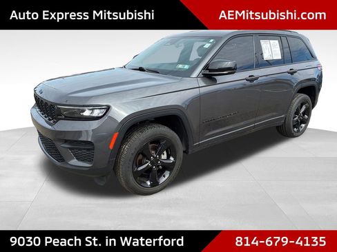Used 2023 Jeep Grand Cherokee Altitude AWD/4WD image 3