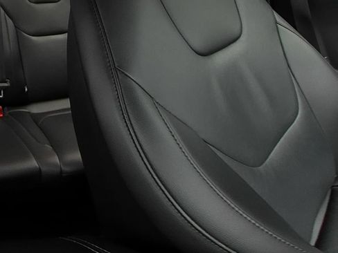 Used 2021 Ford Edge Titanium FWD image 14