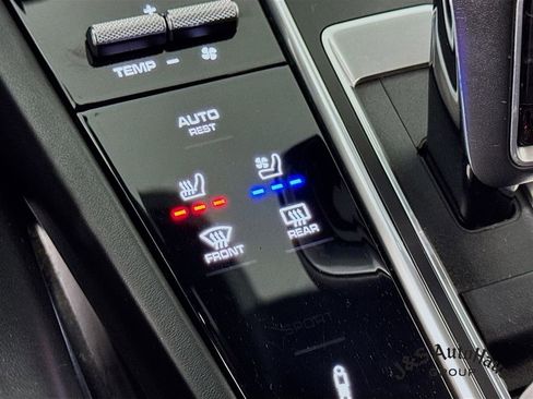 Used 2020 Porsche Cayenne Turbo w/ Assistance Package image 26