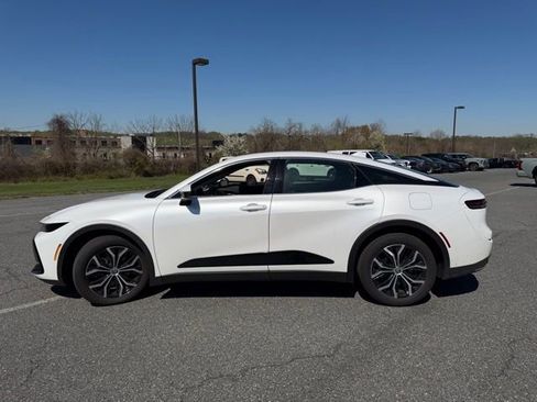 Used 2023 Toyota Crown XLE image 5