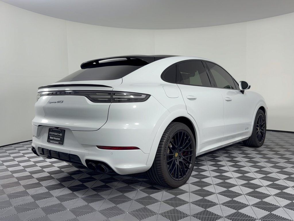 Used 2022 Porsche Cayenne GTS AWD/4WD image 9