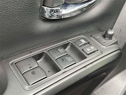 Used 2024 Nissan Titan PRO-4X w/ Off Road Protection Package image 9