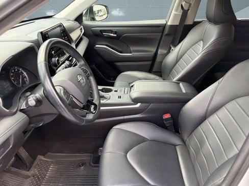 Used 2020 Toyota Highlander XLE FWD image 5