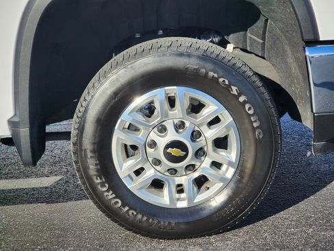 Used 2025 Chevrolet Silverado 2500 LT w/ Safety Package image 6