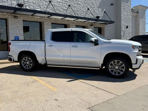 Used 2022 Chevrolet Silverado 1500 High Country w/ Technology Package image 11