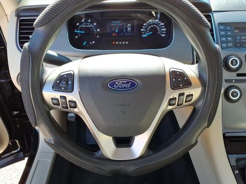 Used 2017 Ford Taurus SE image 18