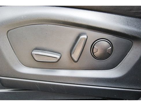 Used 2023 Ford Explorer XLT RWD image 36