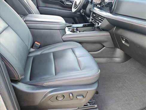 Used 2025 Chevrolet Suburban RST w/ Comfort Package RWD image 22