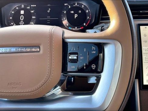Used 2025 Land Rover Range Rover Long Wheelbase Autobiography image 23