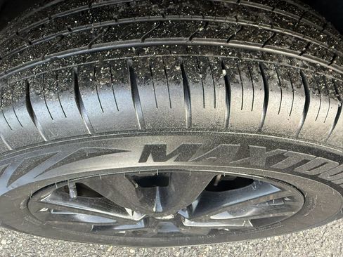 Used 2017 Nissan Rogue SV w/ Midnight Edition image 6