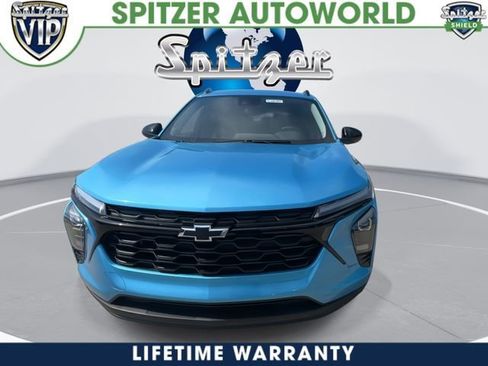 New 2026 Chevrolet Trax LT w/ Midnight Edition FWD image 3