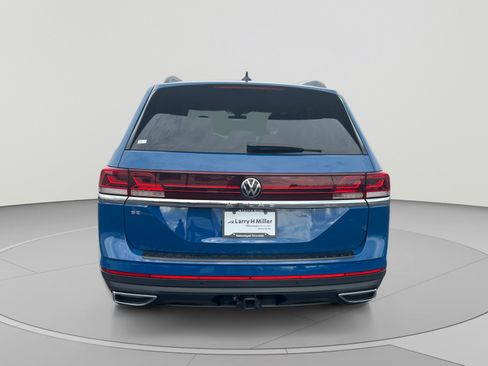 Used 2025 Volkswagen Atlas SE w/ Panoramic Sunroof Package FWD image 4