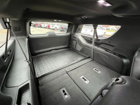 Used 2023 Chevrolet Suburban High Country w/ Premium Package 2 image 32