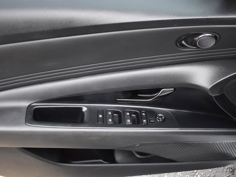 Used 2025 Hyundai Elantra Sport FWD image 17