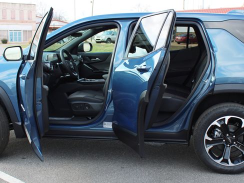 New 2026 Chevrolet Equinox LT w/ Convenience Package II image 5