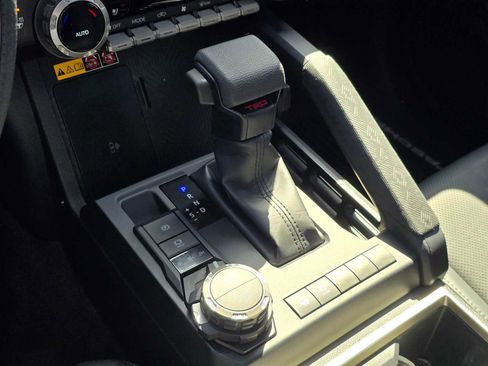 Certified 2025 Toyota Tacoma TRD Sport AWD/4WD image 27