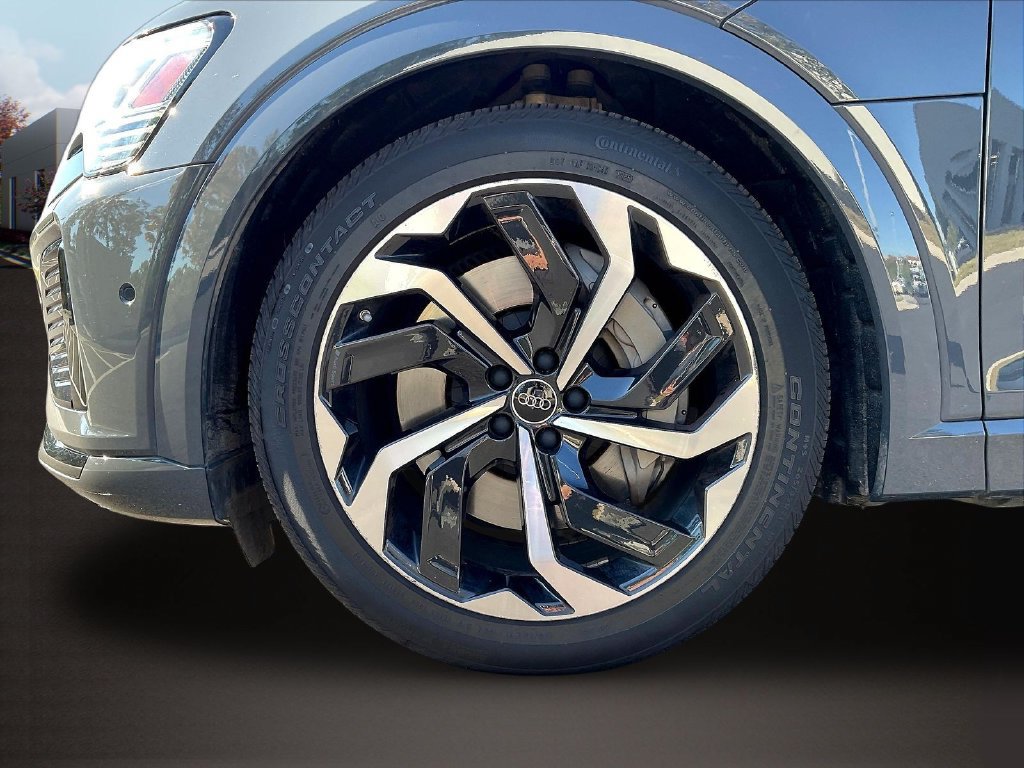 Used 2024 Audi Q8 e-tron Premium Plus AWD/4WD image 35