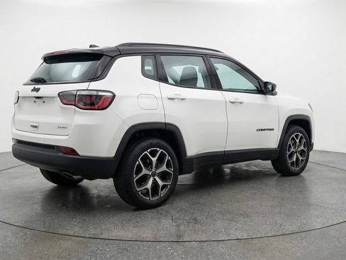 Used 2025 Jeep Compass Limited AWD/4WD image 9