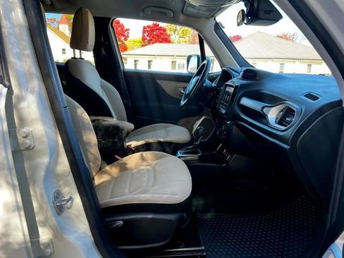 Used 2019 Jeep Renegade Latitude w/ UConnect 8.4 Nav Group image 26