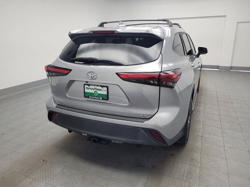 Used 2022 Toyota Highlander XLE FWD image 7