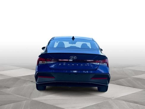 Used 2025 Hyundai Elantra Sport FWD image 6