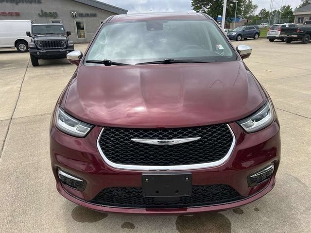 Used 2022 Chrysler Pacifica Limited FWD image 2