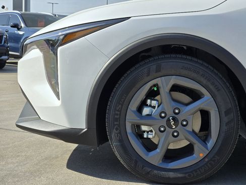 New 2026 Kia K4 LXS image 5