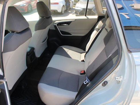 Used 2020 Toyota RAV4 XLE w/ Convenience Package FWD image 12