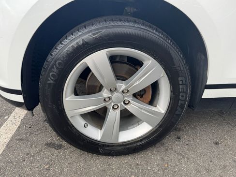 Used 2018 Land Rover Range Rover Velar S image 38