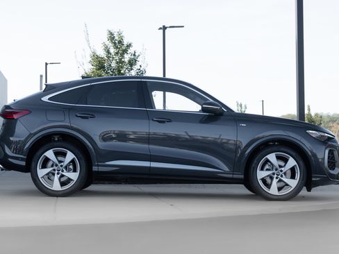 New 2025 Audi Q5 Prestige image 3