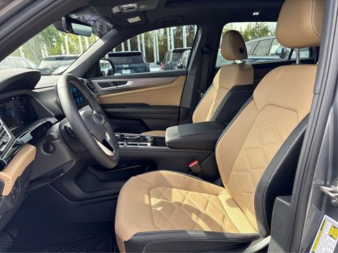 Used 2024 Volkswagen Atlas Cross Sport SE w/ Panoramic Sunroof Package FWD image 8