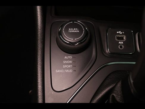 Used 2020 Jeep Cherokee Latitude Lux w/ Comfort/Convenience Group image 12