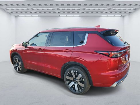 New 2025 Mitsubishi Outlander SEL image 3