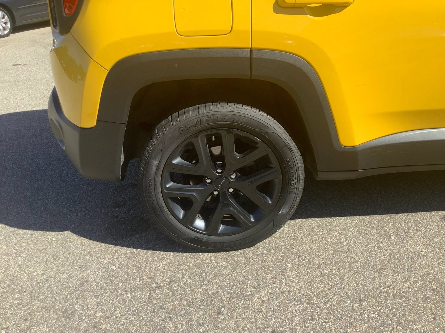 Used 2017 Jeep Renegade Altitude AWD/4WD image 32