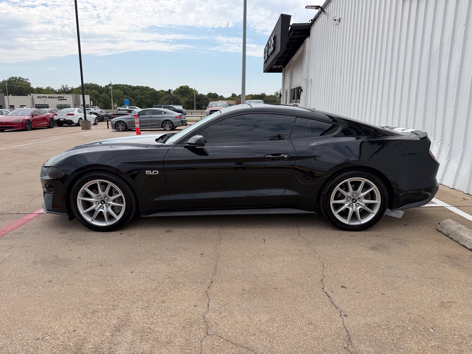 Used 2018 Ford Mustang GT Premium RWD image 3