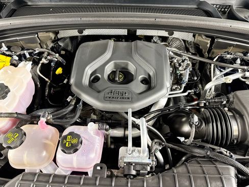 Used 2023 Jeep Grand Cherokee 30th Anniversary image 14