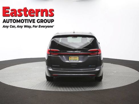 Used 2022 Chrysler Pacifica Touring-L w/ Uconnect Theater Family Group FWD image 38