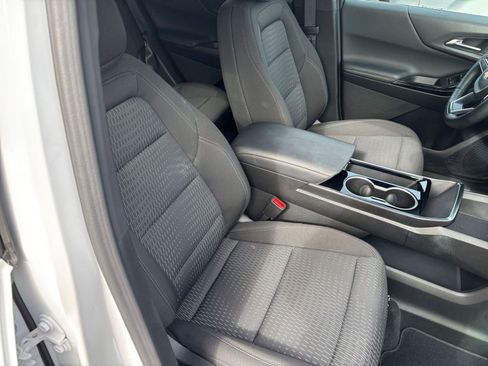 Used 2025 Chevrolet Equinox LT image 36