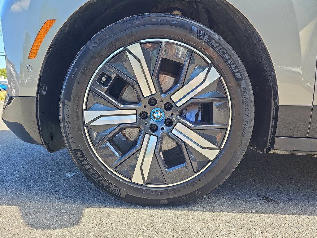 Used 2024 BMW iX xDrive50 w/ Premium Package AWD/4WD image 24