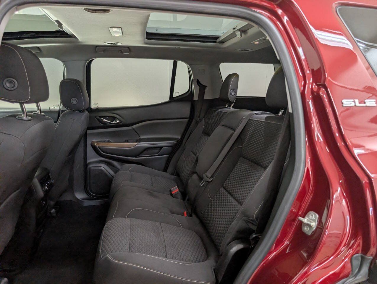 Used 2017 GMC Acadia SLE AWD/4WD image 15