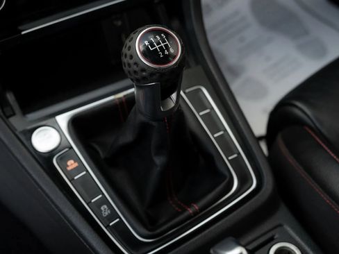 Used 2018 Volkswagen GTI SE image 34