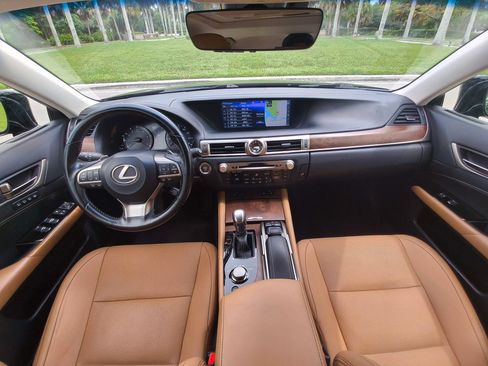 Used 2017 Lexus GS 350 w/ Preferred Accessory Package RWD image 24