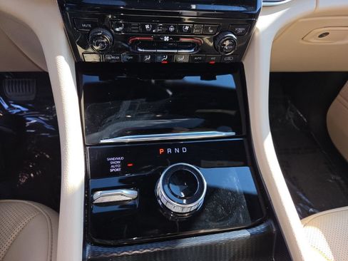 Certified 2024 Jeep Grand Cherokee Limited w/ Luxury Tech Group II AWD/4WD image 19