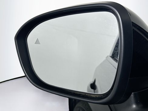 Used 2023 Nissan Ariya FWD image 16