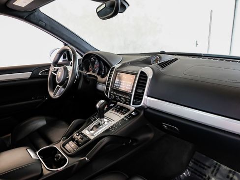 Used 2015 Porsche Cayenne Turbo w/ Premium Plus Package image 9
