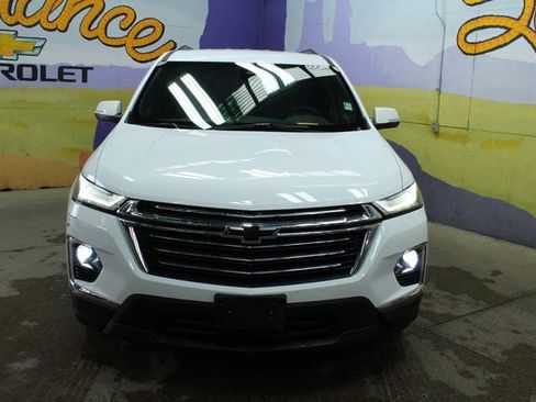 Used 2023 Chevrolet Traverse LT w/ Rear Camera Mirror Package image 3