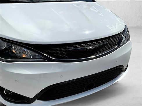 Used 2020 Chrysler Pacifica Touring-L Plus w/ Advanced Safetytec Group FWD image 27