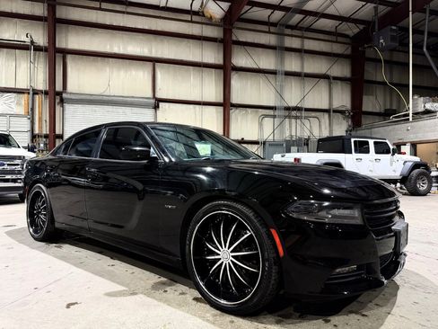 Used 2017 Dodge Charger R/T RWD image 1