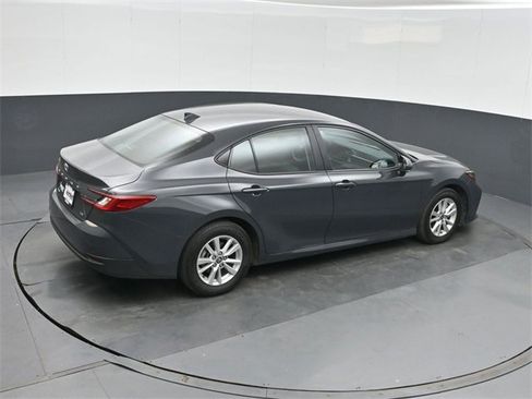 Used 2025 Toyota Camry LE image 30